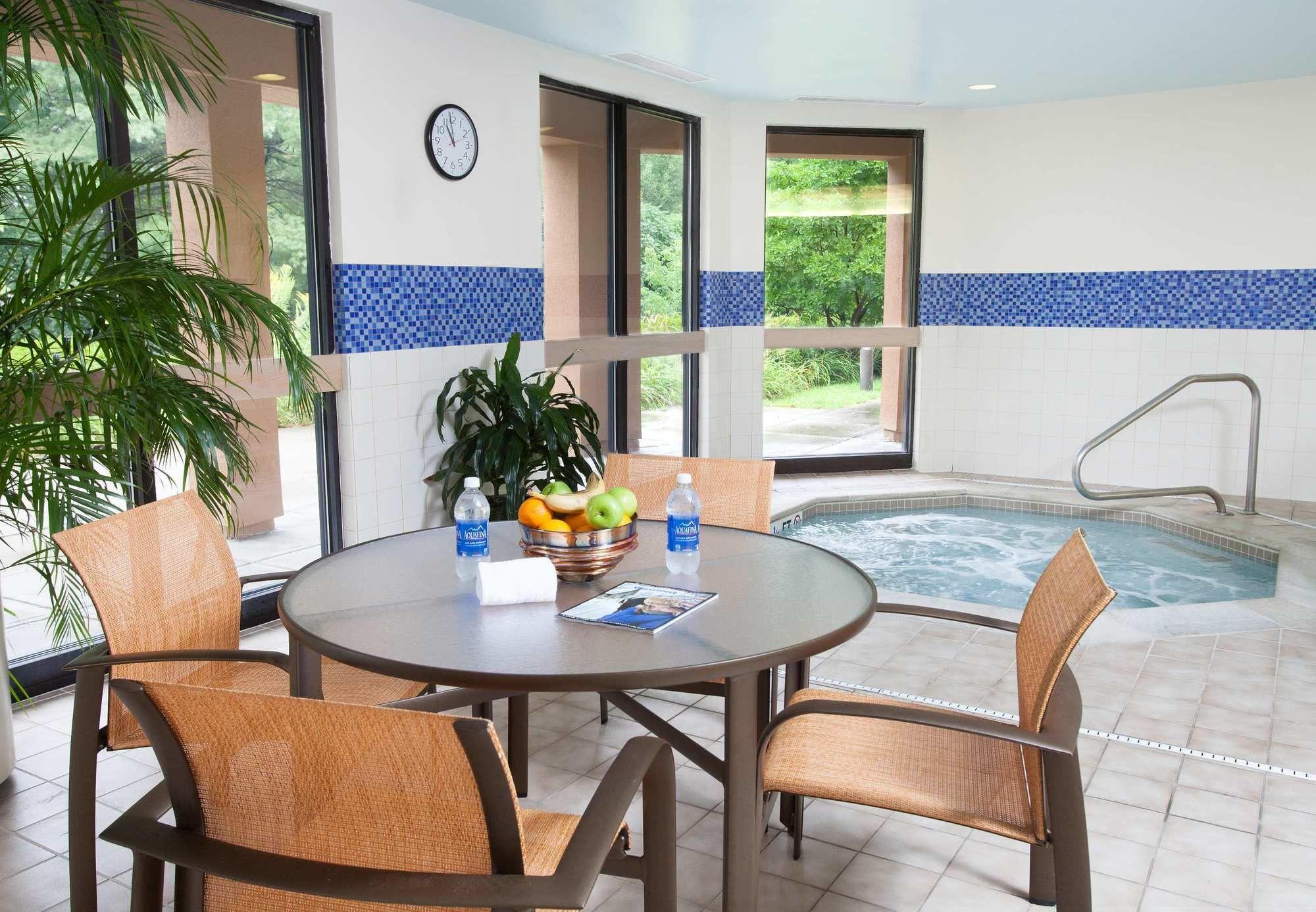 Hotel Courtyard Burlington Williston Esterno foto