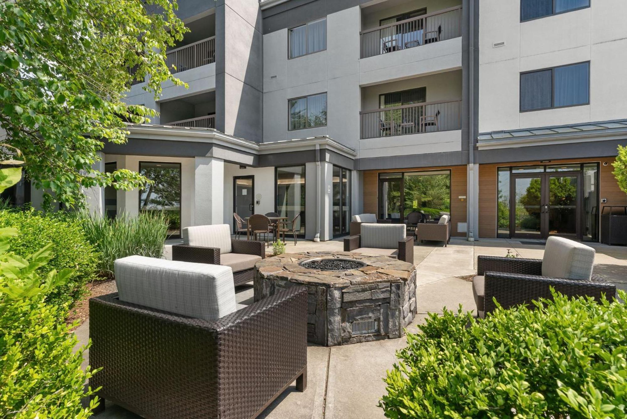 Hotel Courtyard Burlington Williston Esterno foto