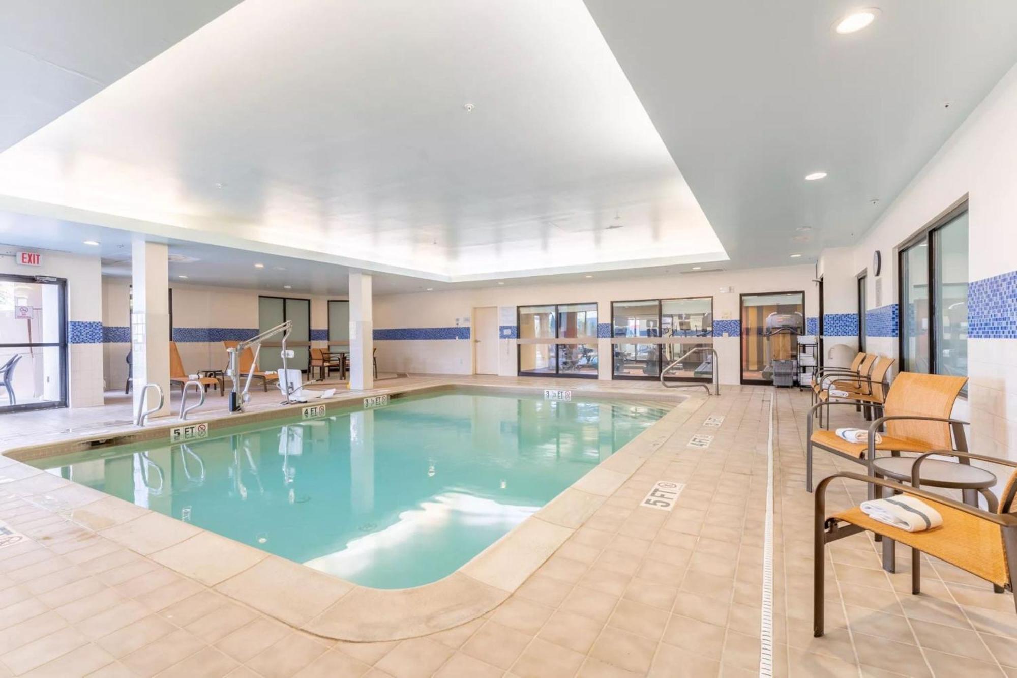 Hotel Courtyard Burlington Williston Esterno foto