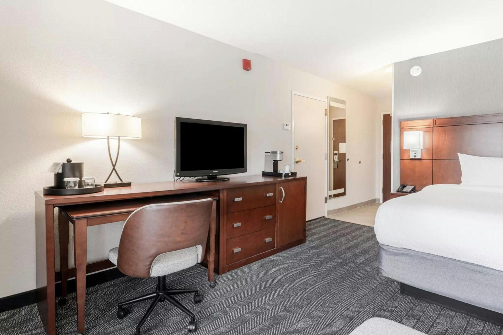 Hotel Courtyard Burlington Williston Esterno foto