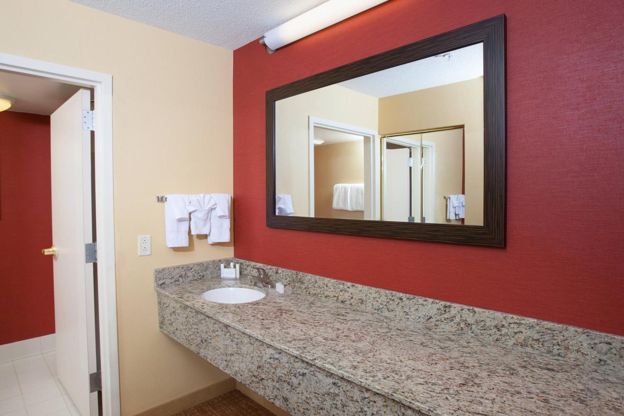 Hotel Courtyard Burlington Williston Esterno foto